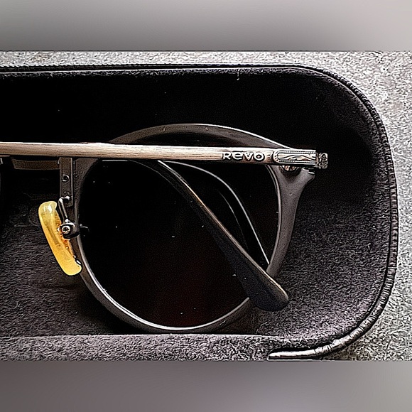 Revo Sunglasses - Shapes collection:
Black Frame Blue Mirror Lens 953-001-02 - Picture 7 of 12